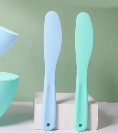 Plastic spatula